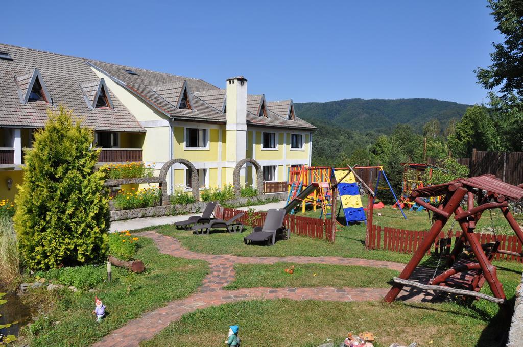 Cabana Claris Văliug Exterior foto
