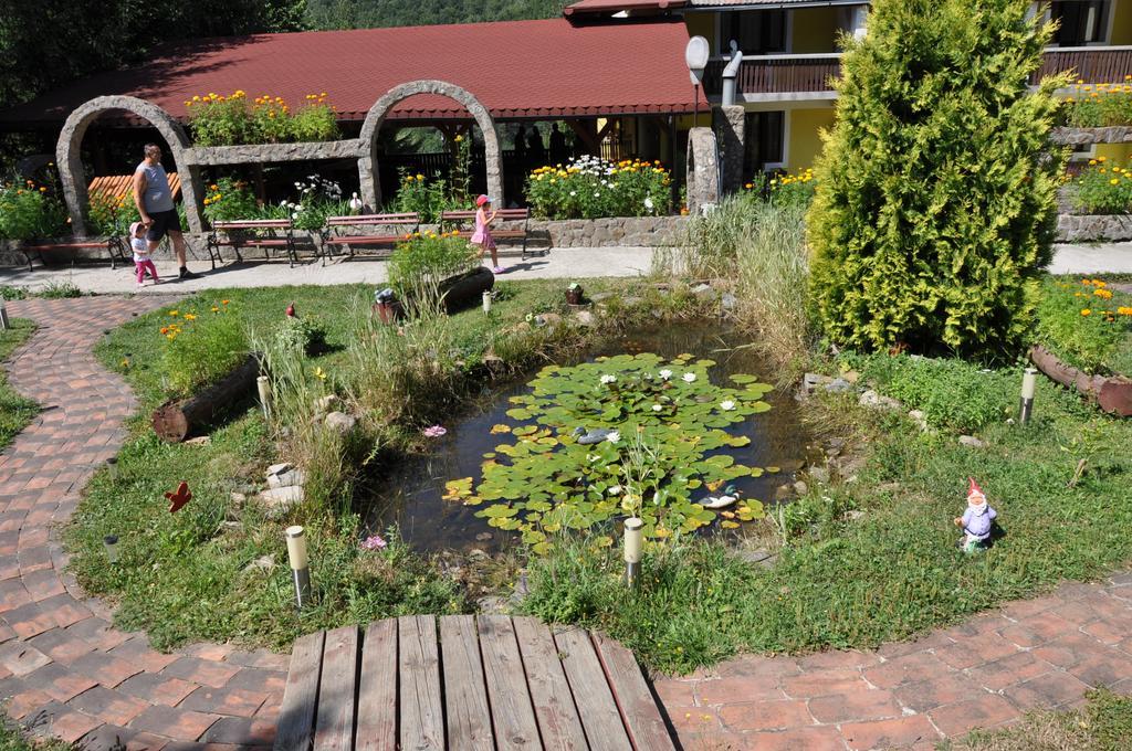 Cabana Claris Văliug Exterior foto