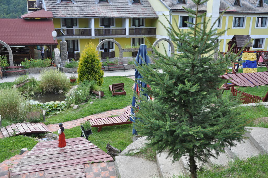 Cabana Claris Văliug Exterior foto